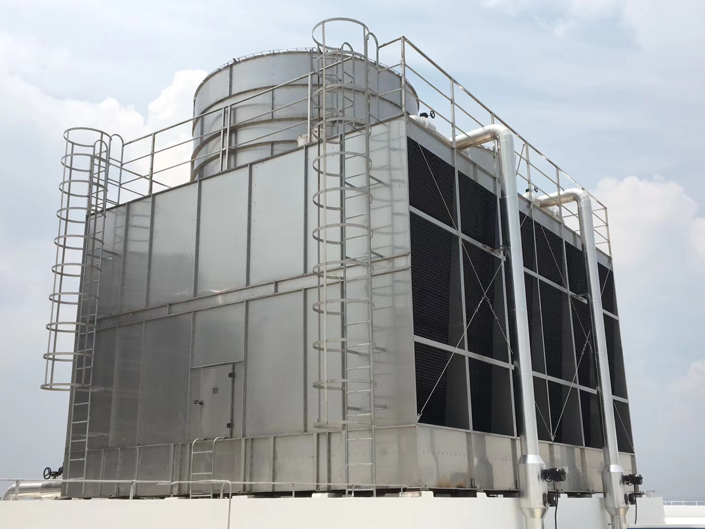 工業型冷卻塔如何降低噪音,華信工業冷卻塔